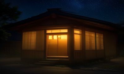 情侣在夜市手牵手逛摊位，灯光璀璨人流涌动，羞羞视频恋爱生活类温馨场景